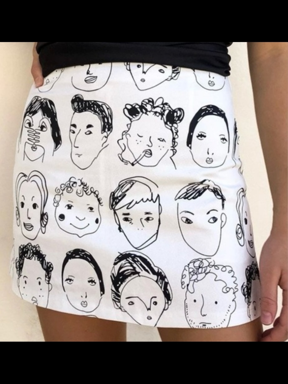 ✨️Unique Vintage White Mini Skirt with Black Doodle Art Faces. Size: Large.